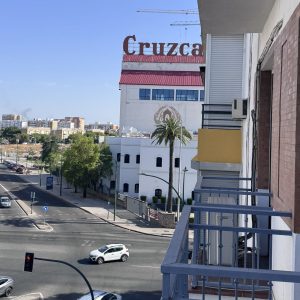 Entorno de Apartamentos Cruzcampo en el barrio de Nervión, Sevilla